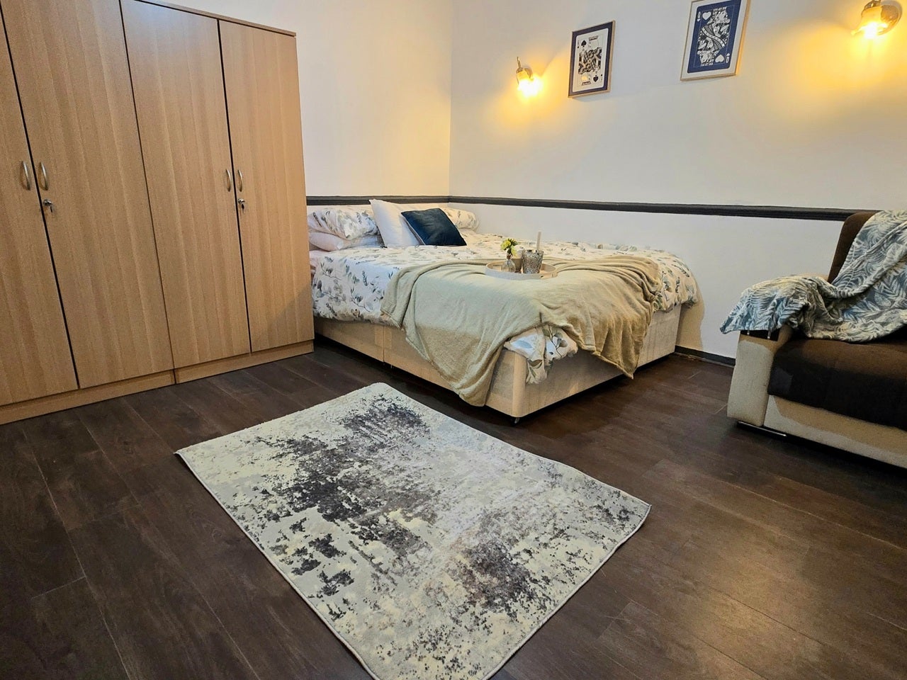 Room Cricklade Avenue in Greater London