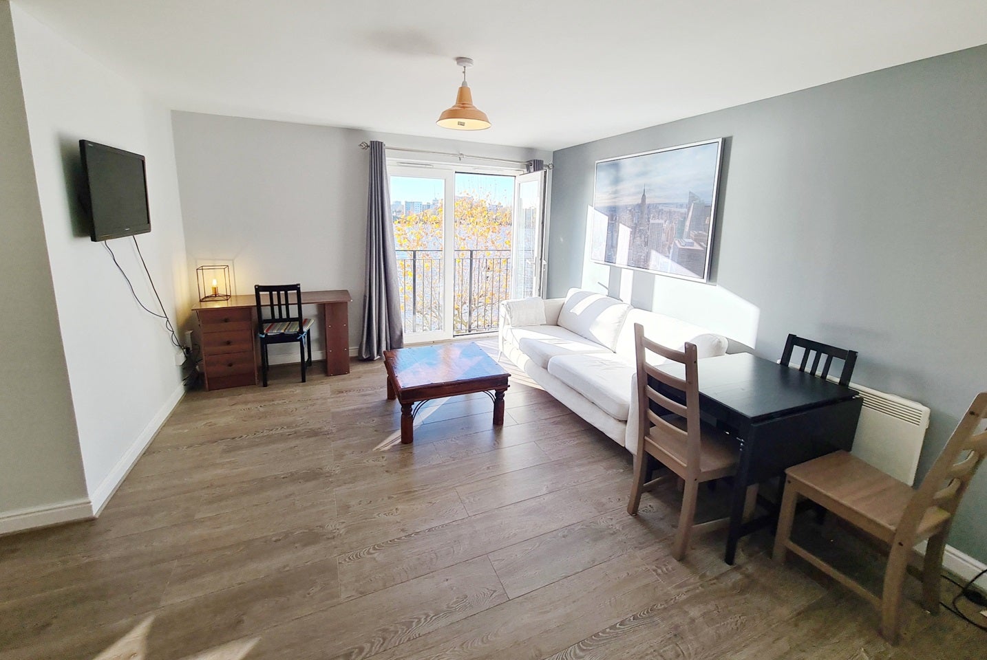 Flat Ferguson Close in Greater London