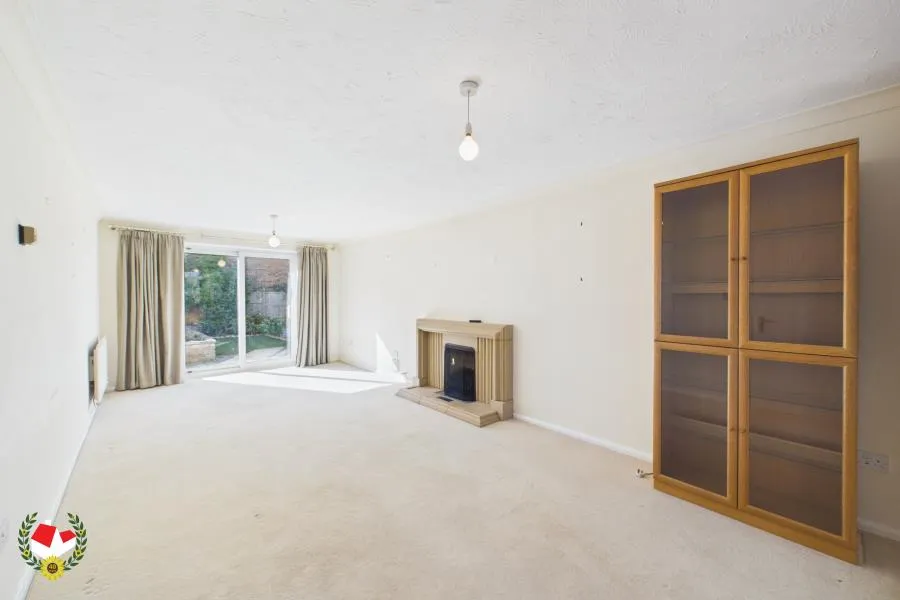 House Alderton Close in Gloucester