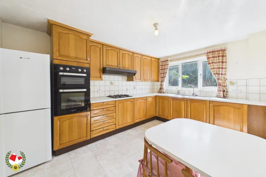 House Alderton Close in Gloucester