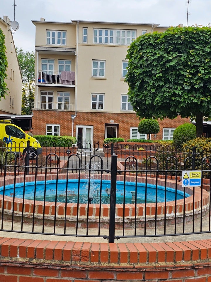 Flat Fitzwilliam Close in Greater London