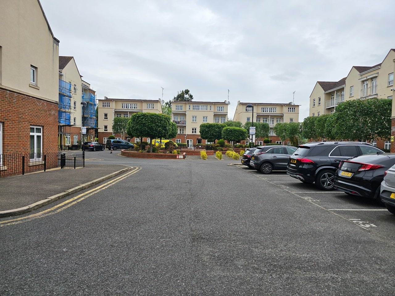 Flat Fitzwilliam Close in Greater London