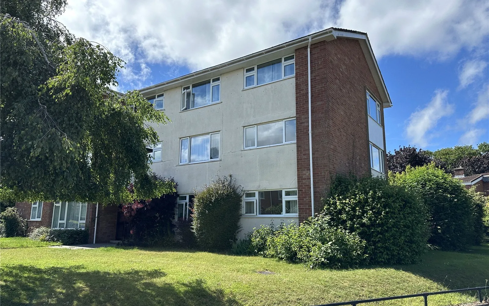 Flat Deane Drive in Taunton