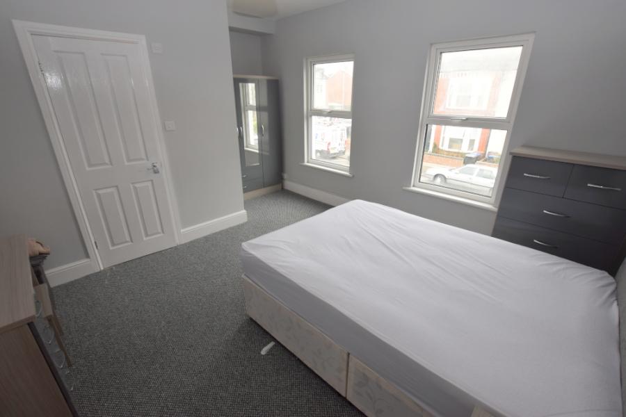 Room Adams Avenue in Northampton