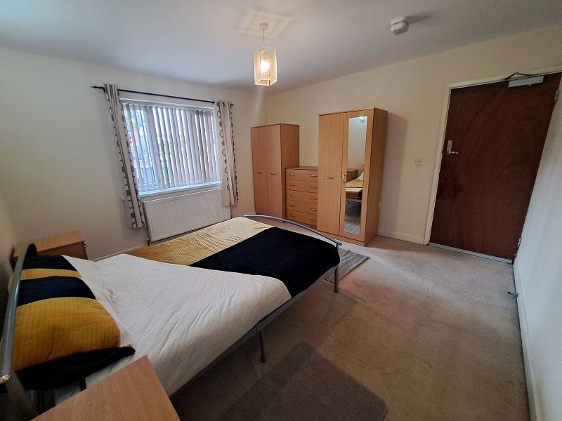 Room Castle Road in Sandwell