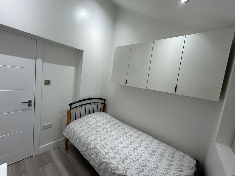 Room First Avenue in Greater London