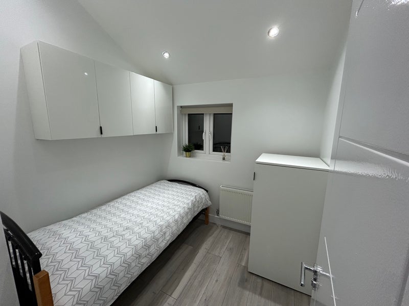 Room First Avenue in Greater London