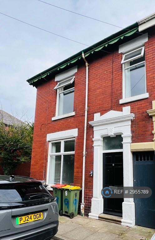 House Carnarvon Road in Preston