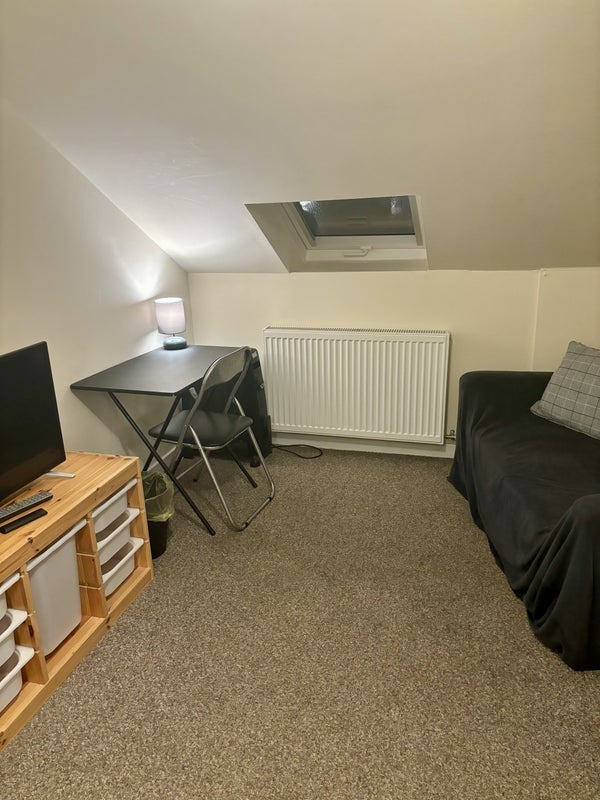 Room Janetta Street in Clydebank