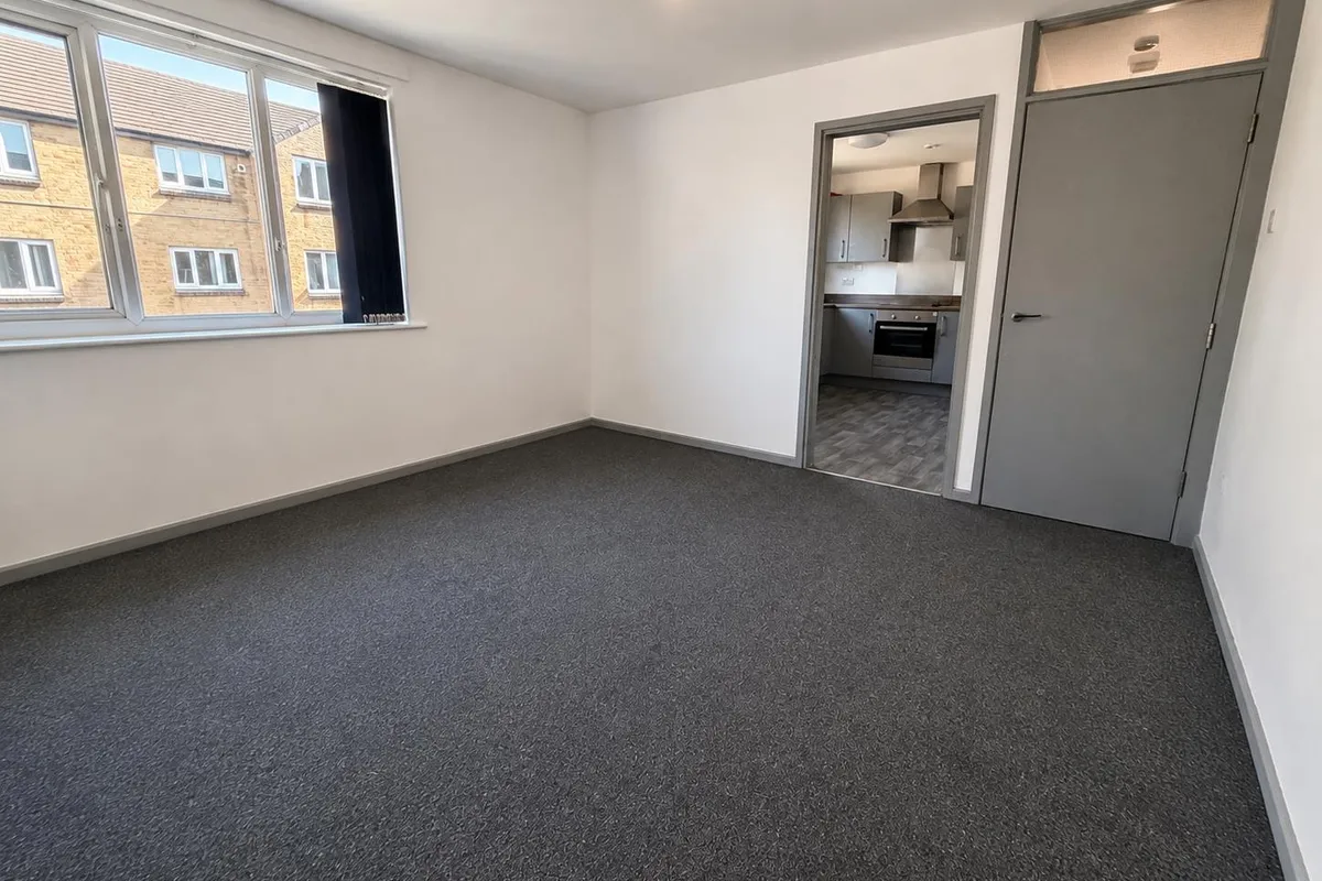 Flat Cecil Avenue in Bradford