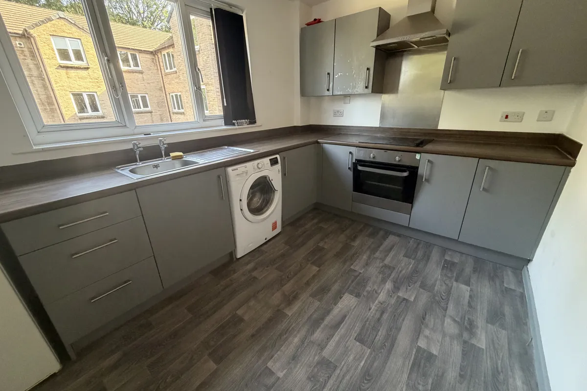 Flat Cecil Avenue in Bradford