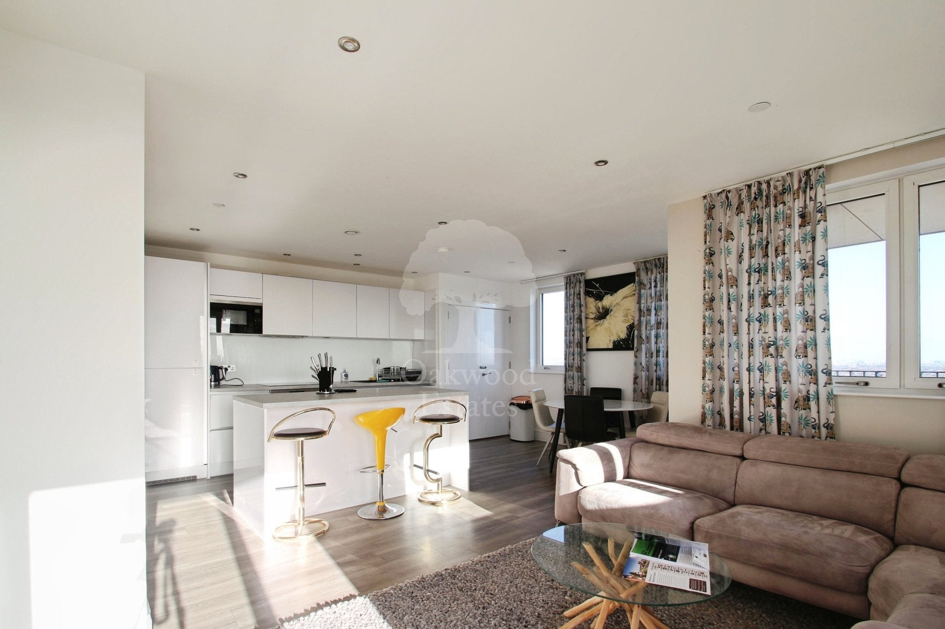 Flat Healum Avenue in Greater London