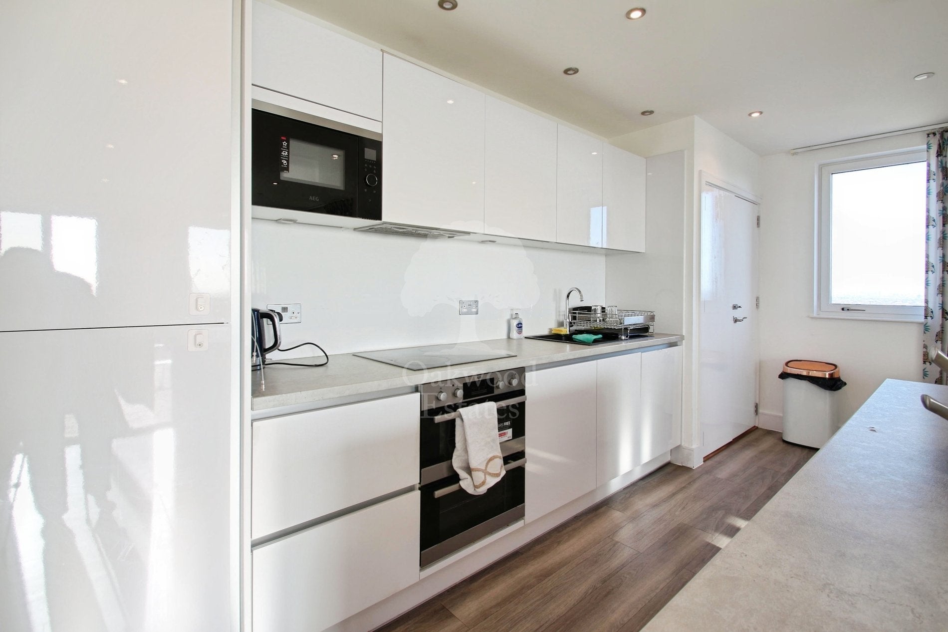 Flat Healum Avenue in Greater London