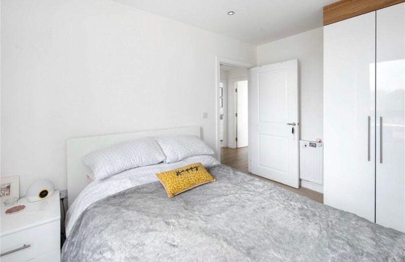 Flat Essian Street in Greater London