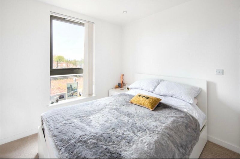 Flat Essian Street in Greater London