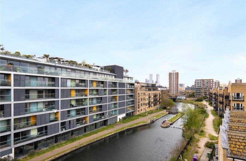 Flat Essian Street in Greater London