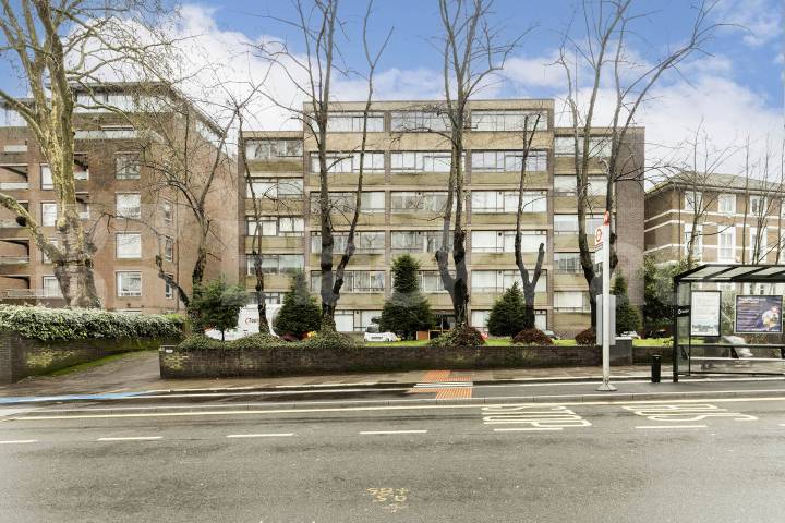 Flat Parkway in Greater London
