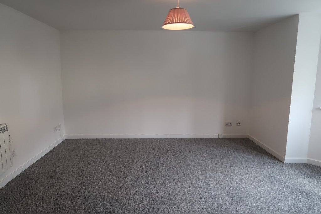 Flat Lloyd Court in Rutherglen