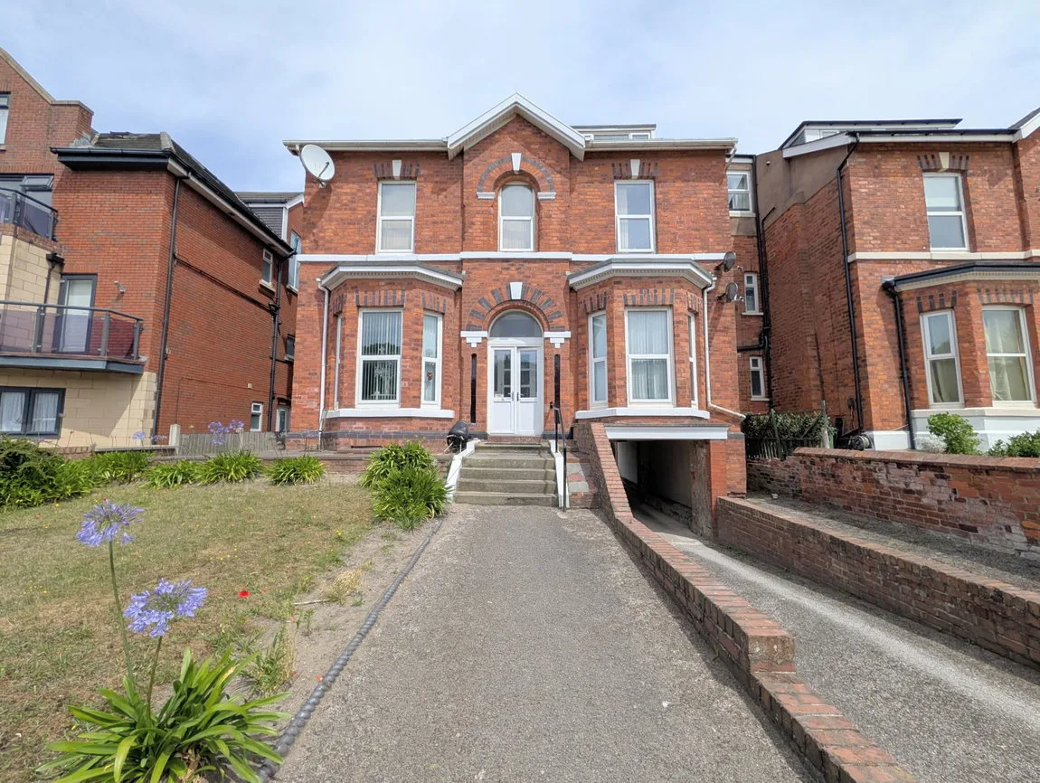 Flat Saunders Street in Southport