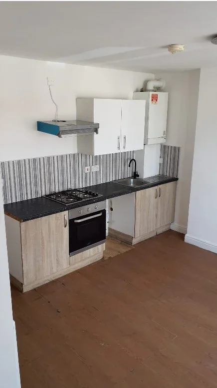Flat Havering Road in Greater London