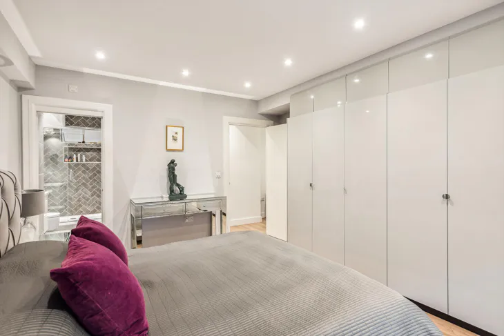 Flat Phillimore Gardens in Greater London