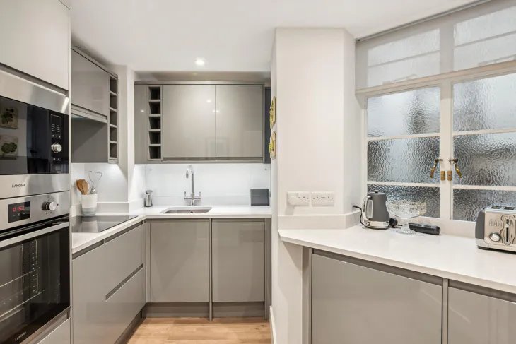 Flat Phillimore Gardens in Greater London
