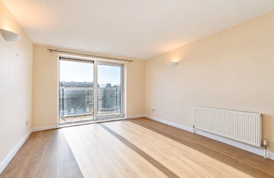 Flat Sheldrick Close in Greater London