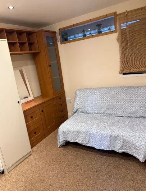 Flat Sheldrick Close in Greater London