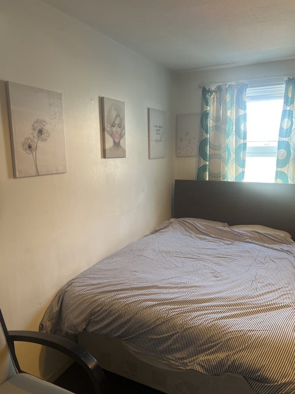 Room Ewart Road in Greater London