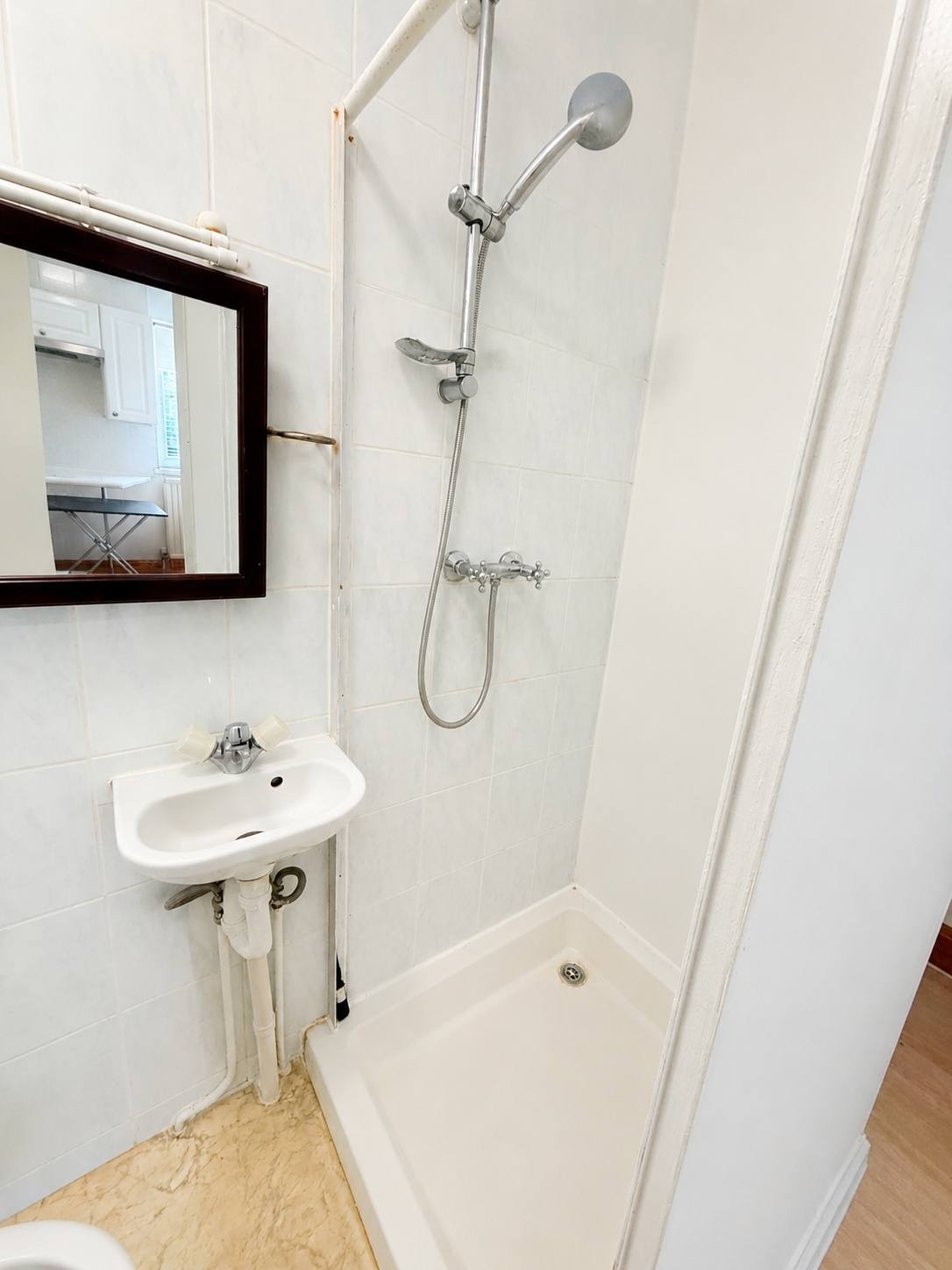 Flat Rectory Road in Greater London