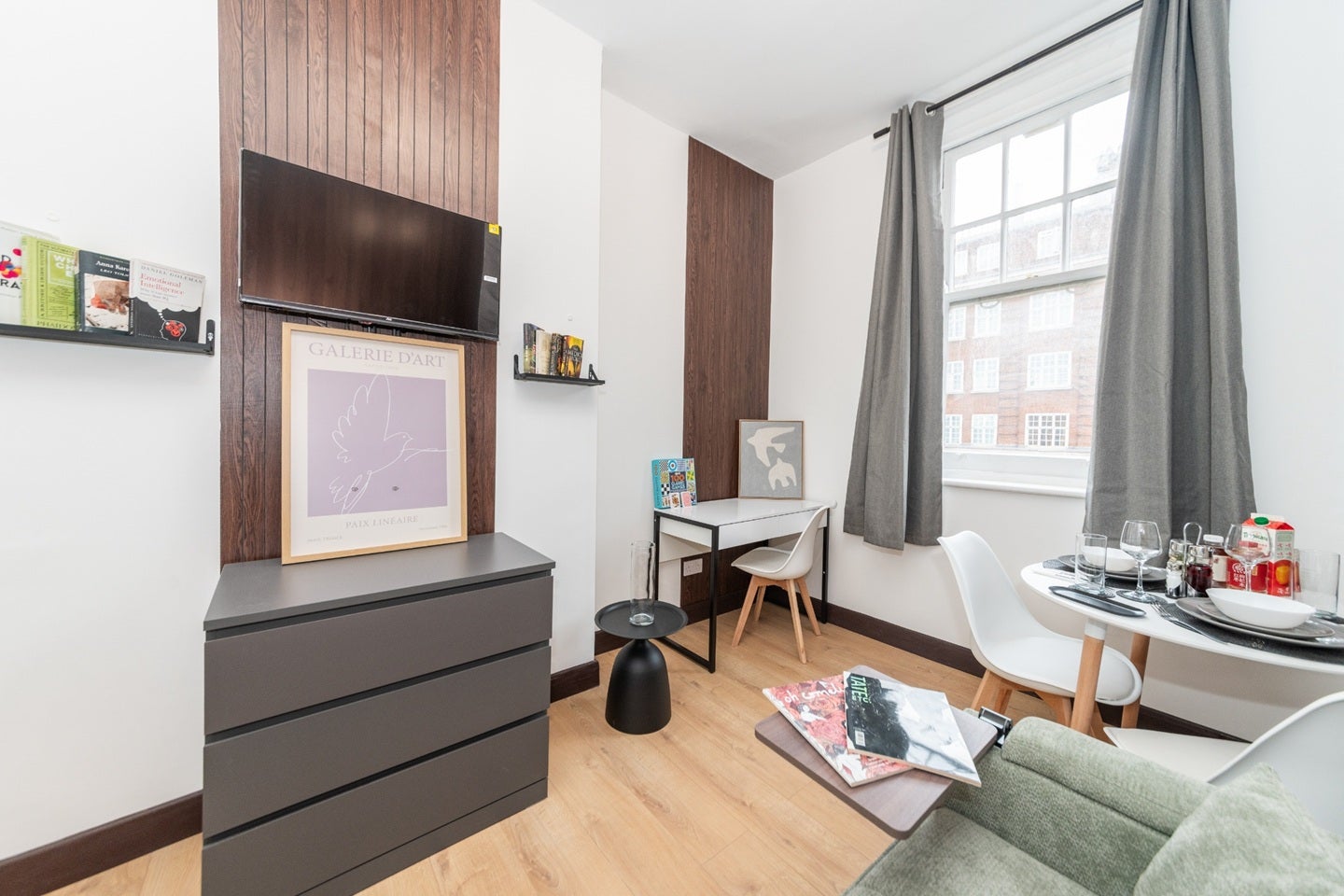 Room Kensington High Street in Greater London
