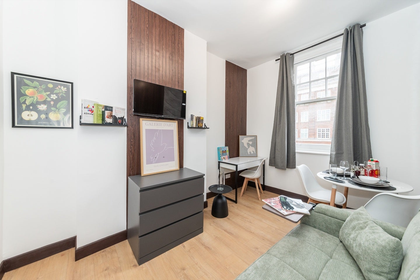 Room Kensington High Street in Greater London