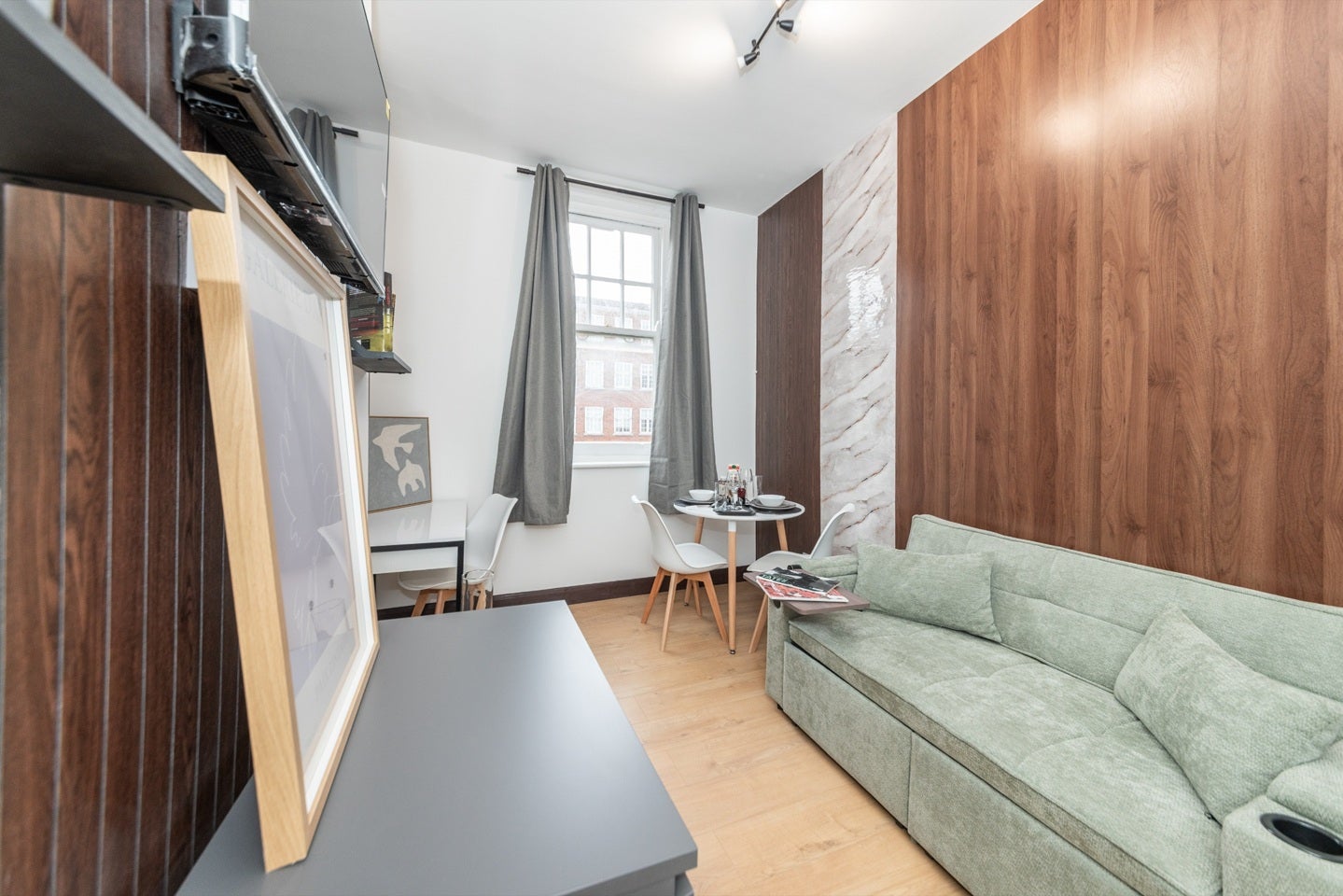 Flat Kensington High Street in Greater London