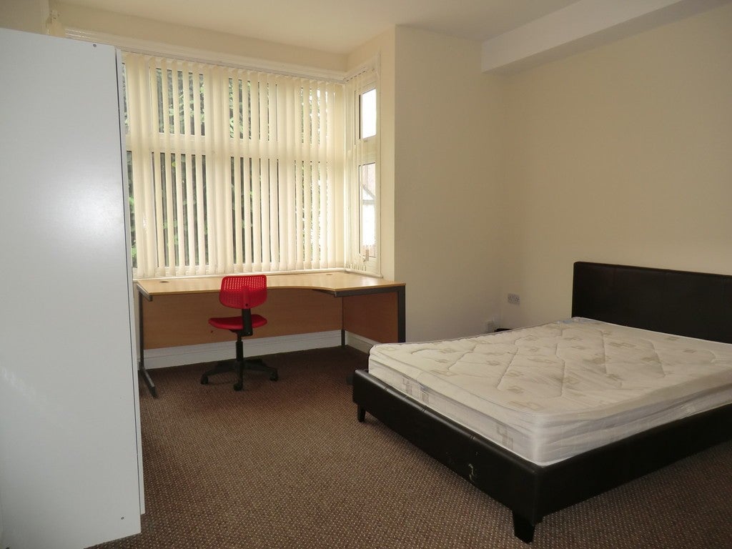 Room Stoney Road in Coventry