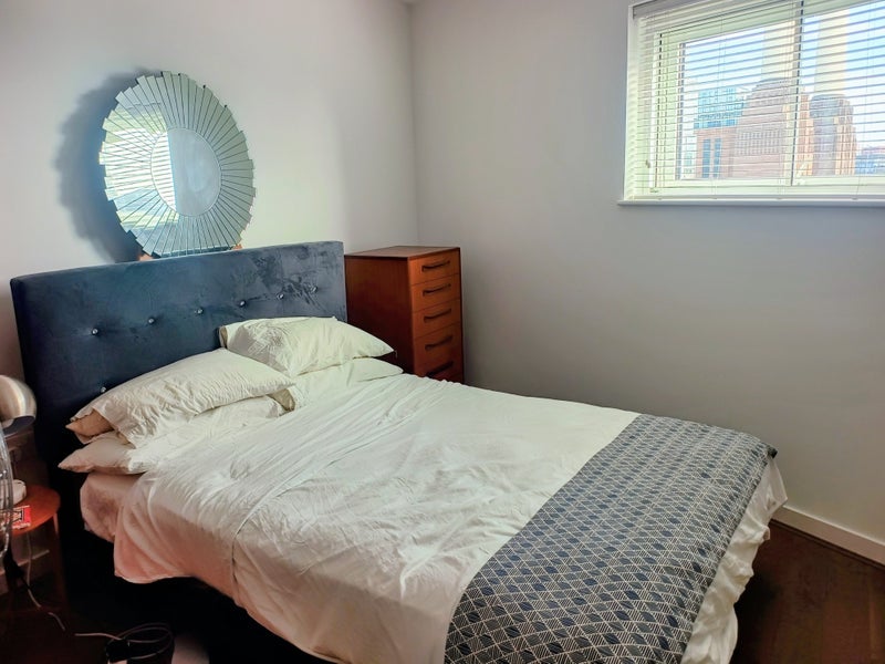 Flat Queenstown Road in Greater London