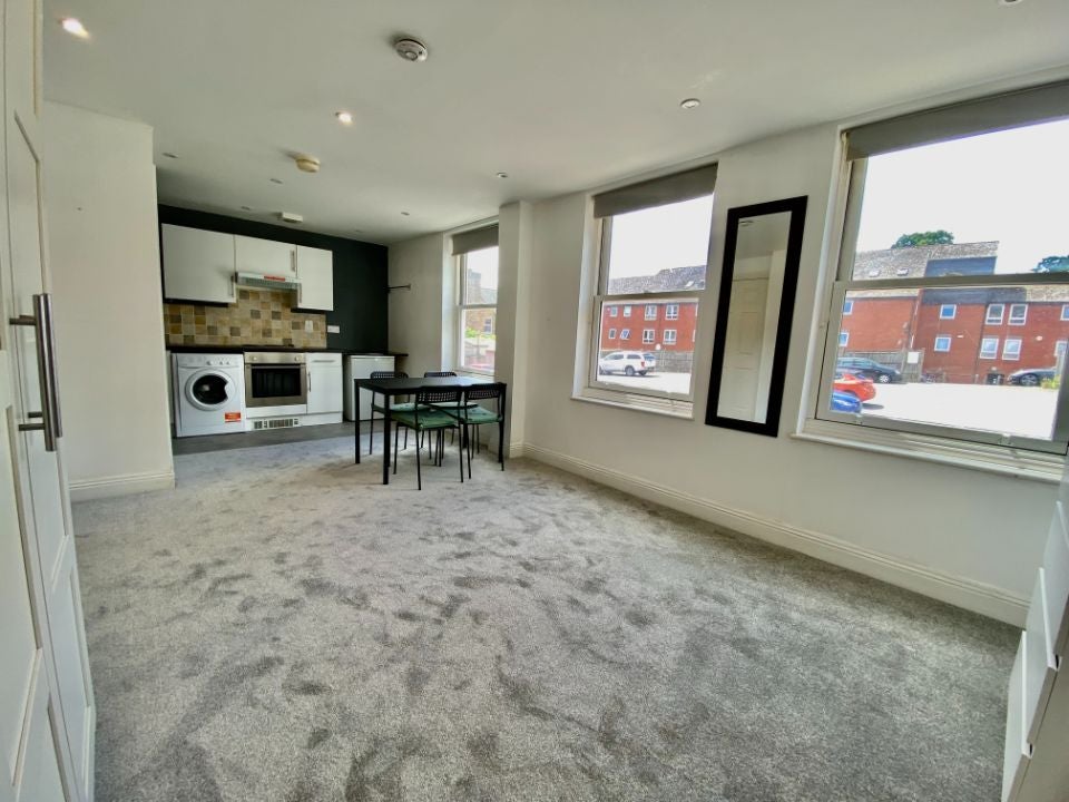Flat Frederick Street in Rushmoor