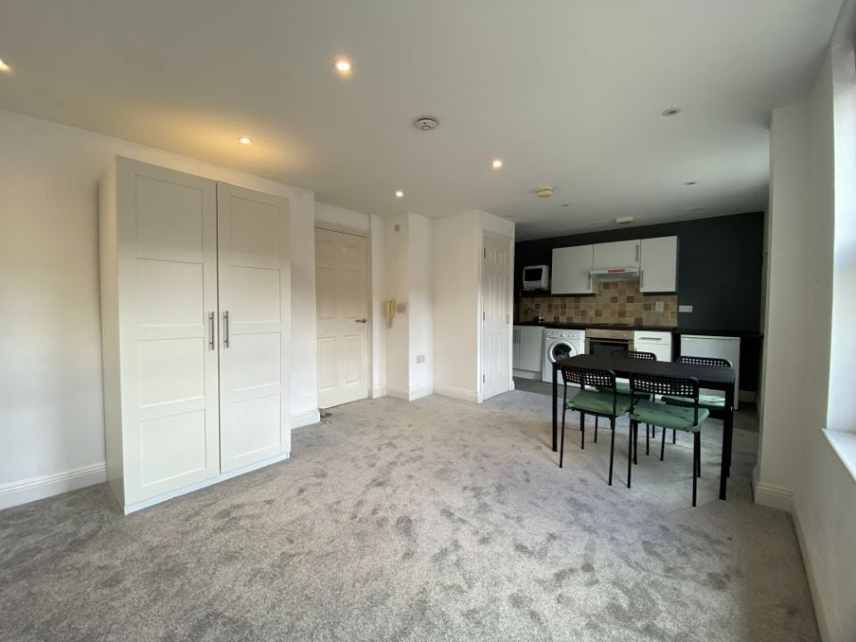 Flat Frederick Street in Rushmoor