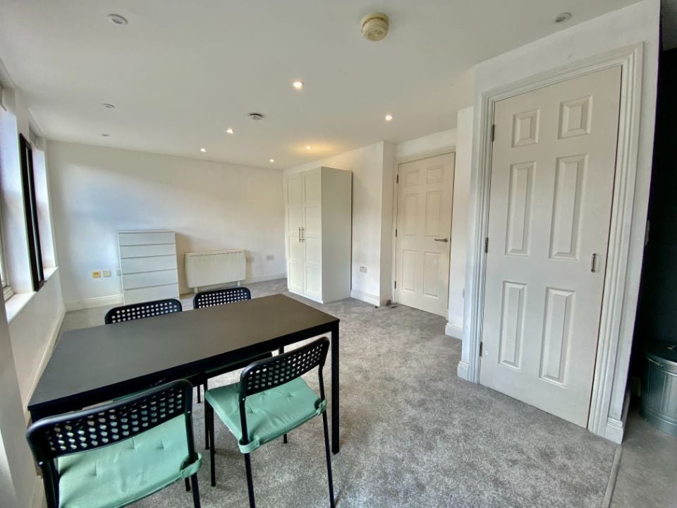 Flat Frederick Street in Rushmoor