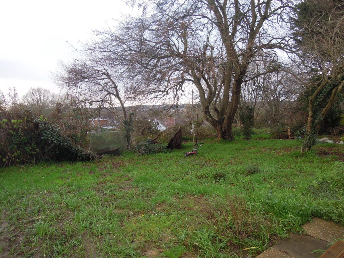 Flat Lingfield Gardens in Southampton