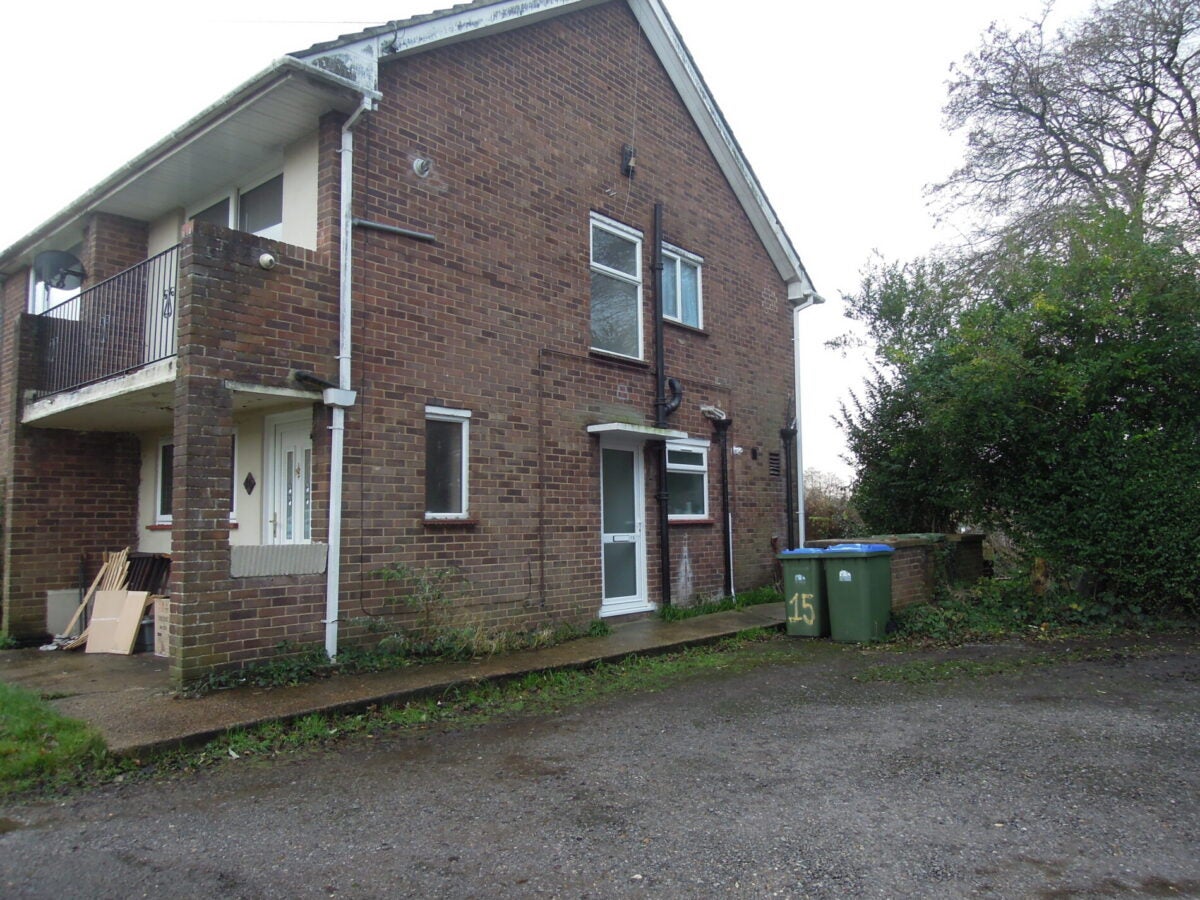 Flat Lingfield Gardens in Southampton
