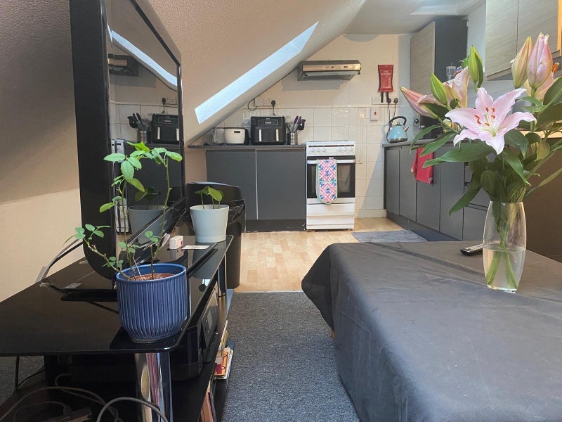 Room High Road in Greater London