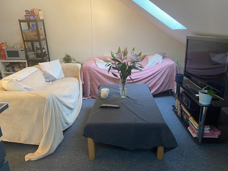 Room High Road in Greater London