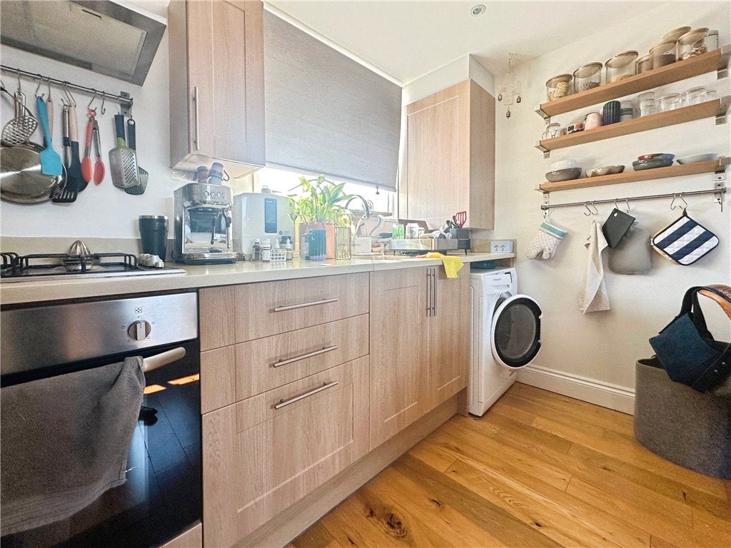 Flat Rattray Road in Greater London