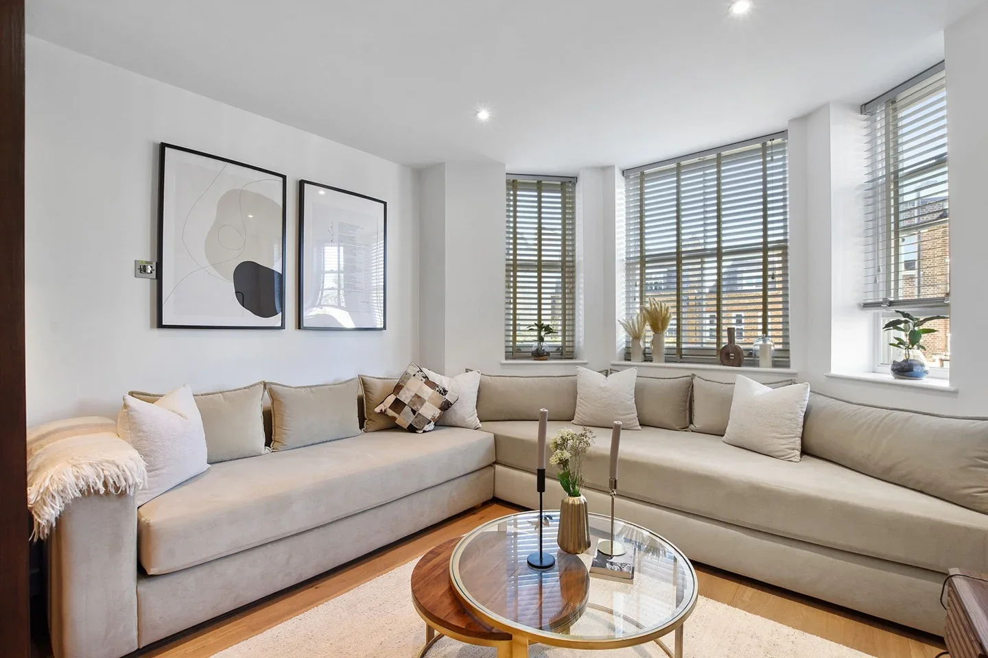 Flat Acton Lane in Greater London