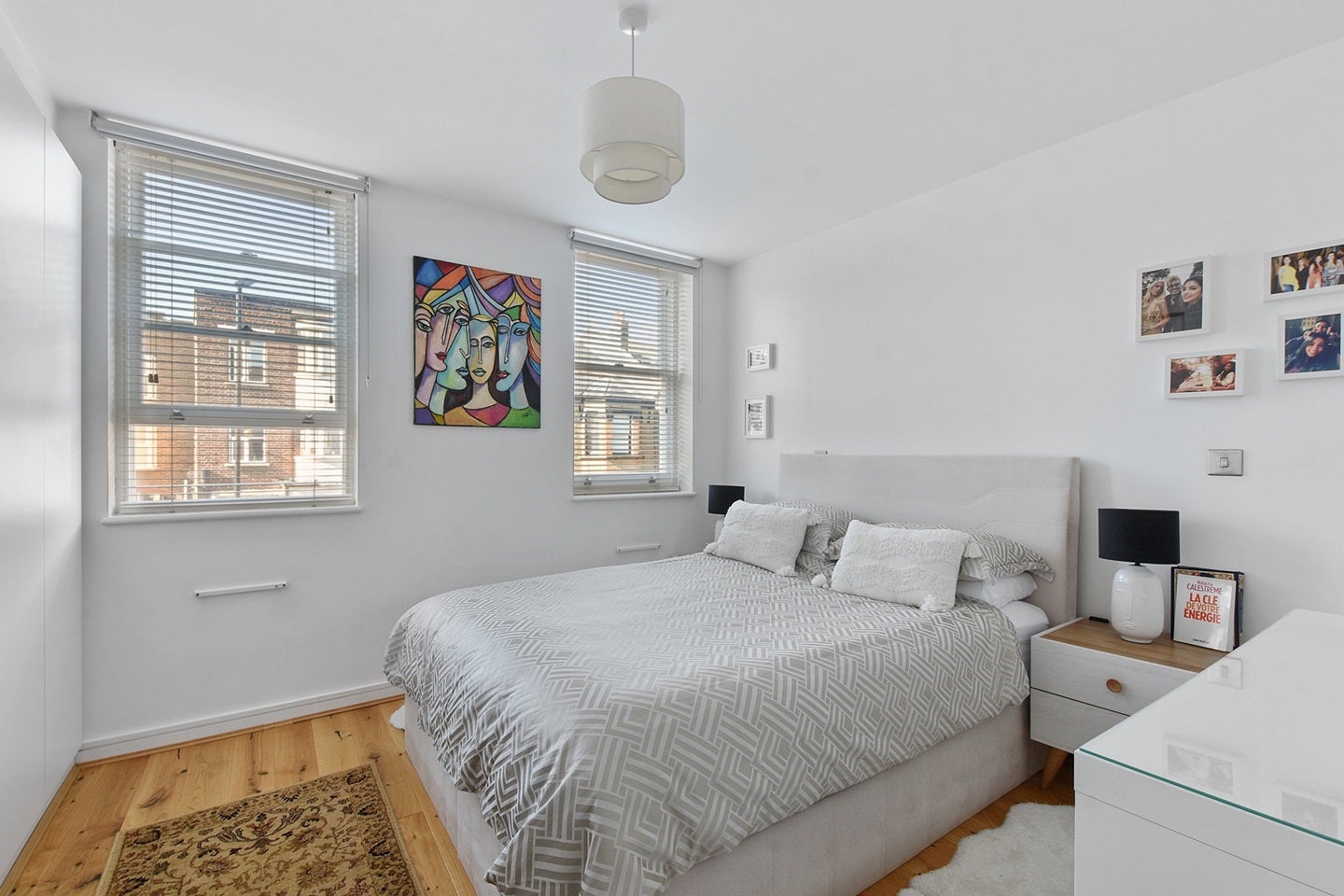 Flat Acton Lane in Greater London