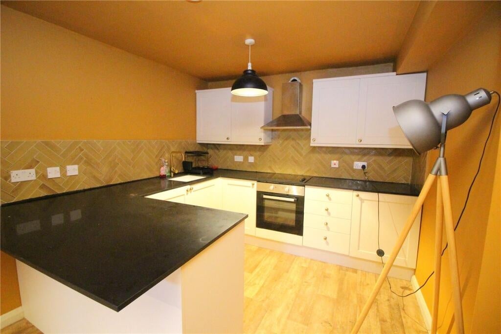 Flat Southchurch Road in Southend-on-Sea