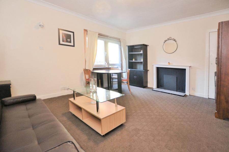 Flat Chessel's Court in City of Edinburgh