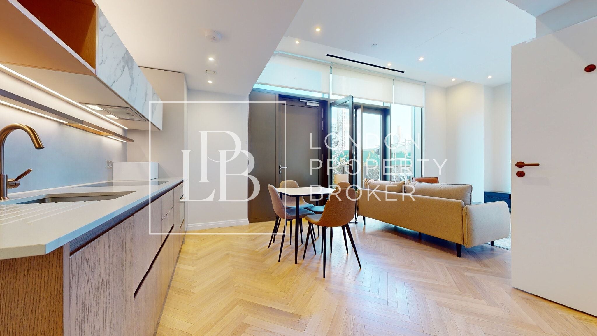 Flat Michael Road in Greater London