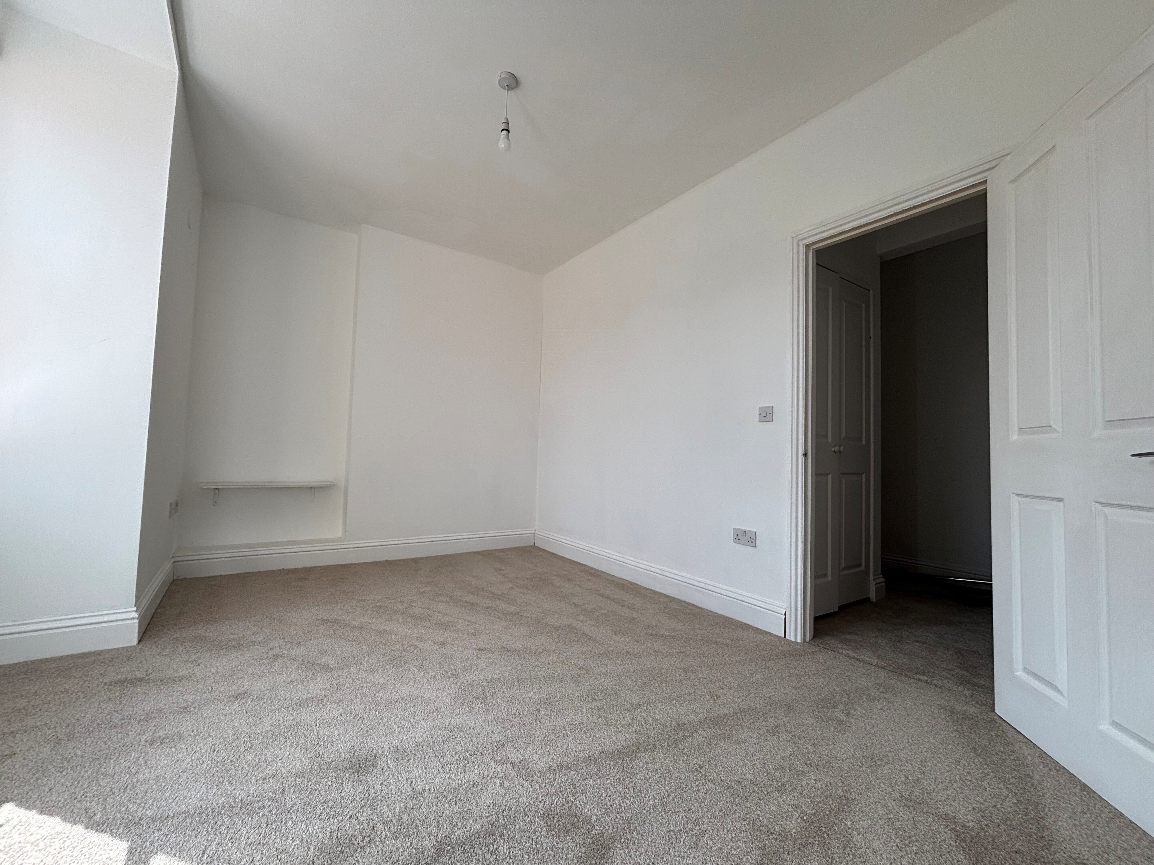 Flat Lansdowne Road in Bedford