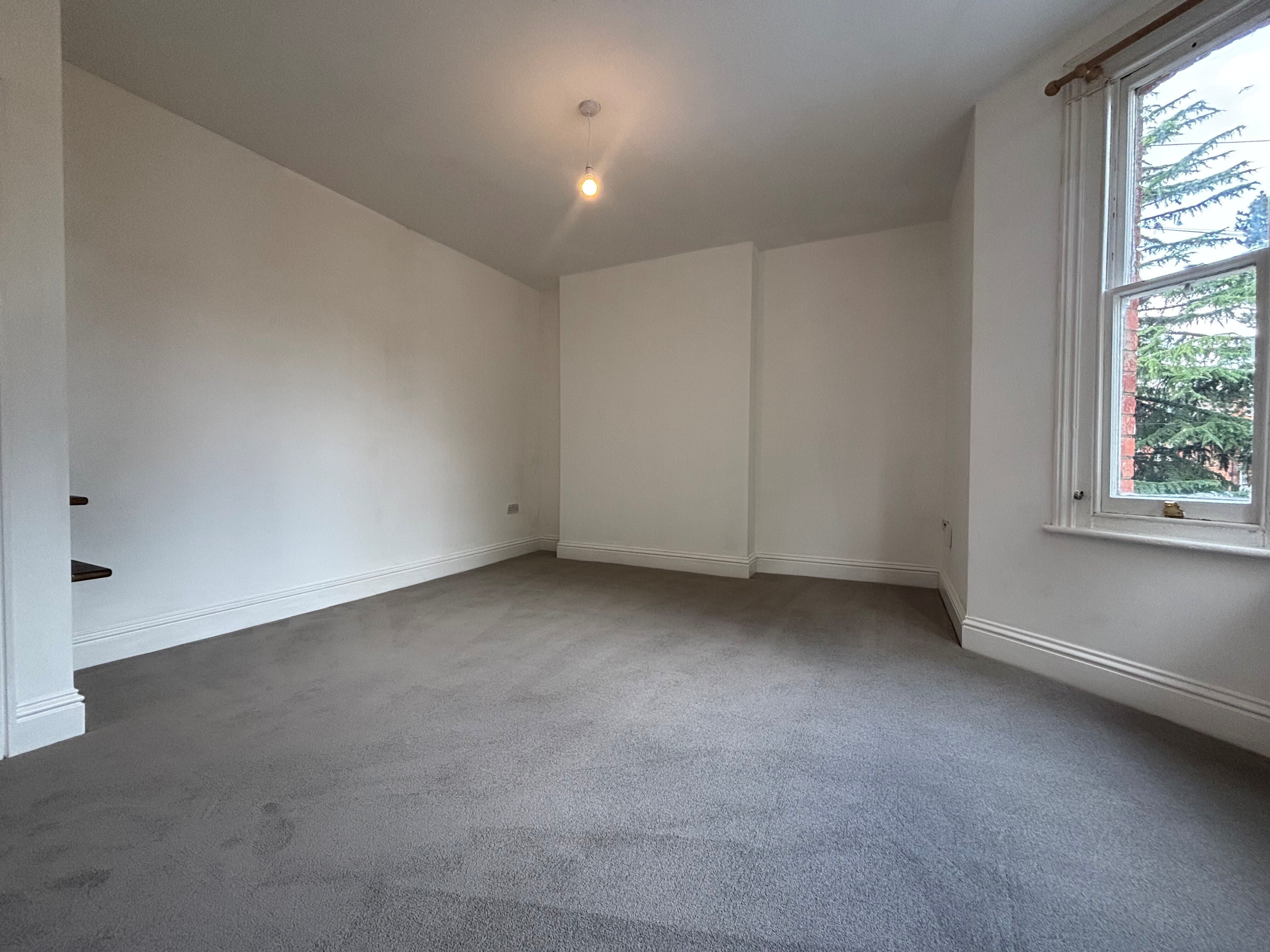 Flat Lansdowne Road in Bedford
